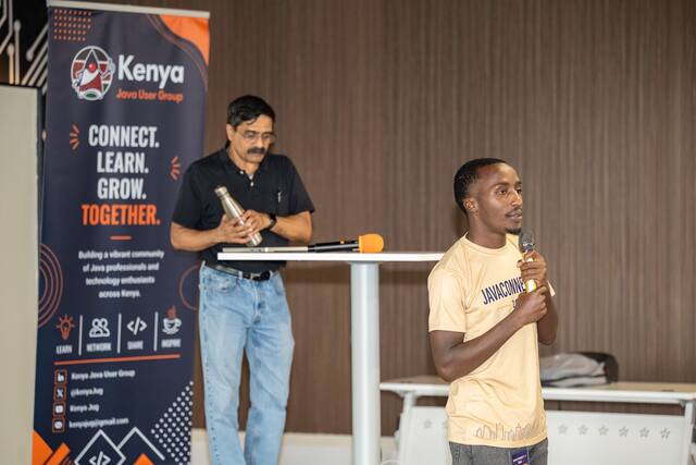 Ian Dancan Mongare speaking at Kenya JUG